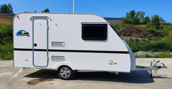 Norgeshengern Quattro 2024 - Campingvogn med toalett og køyer